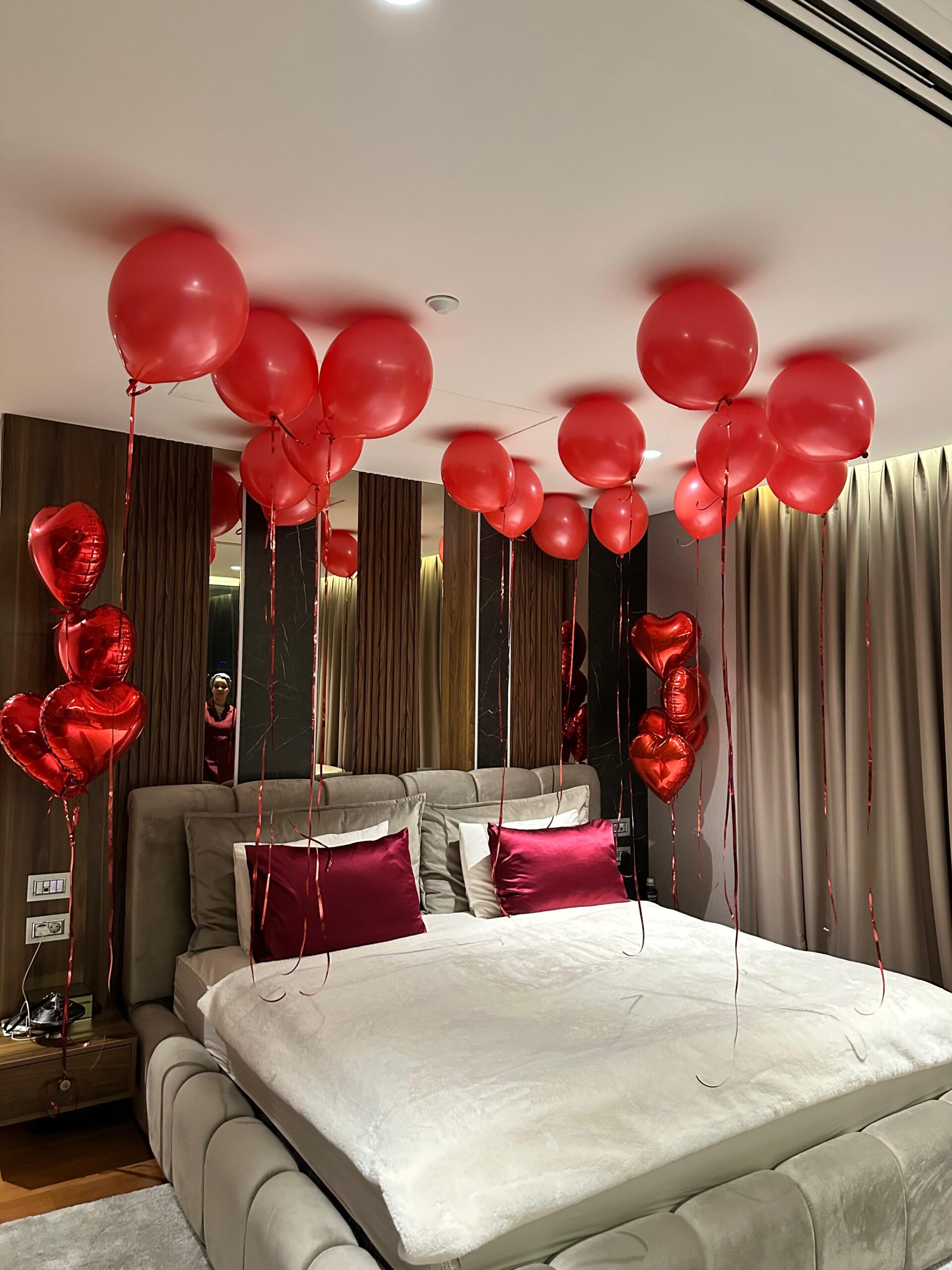 Sevgiliye Oda Süsleme - Uçan Balonla Süsleme